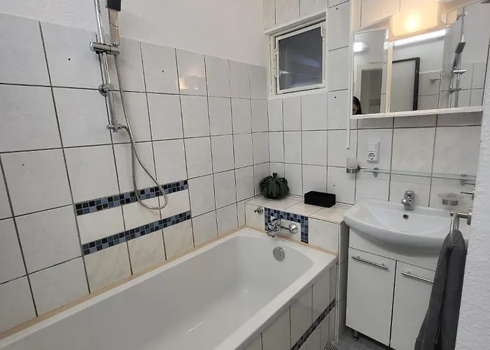 Liebevoll Eingerichtete 2-zimmer Mit Badewanne In *